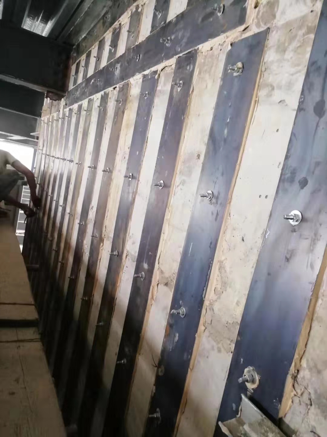 潍坊粘钢加固的施工流程